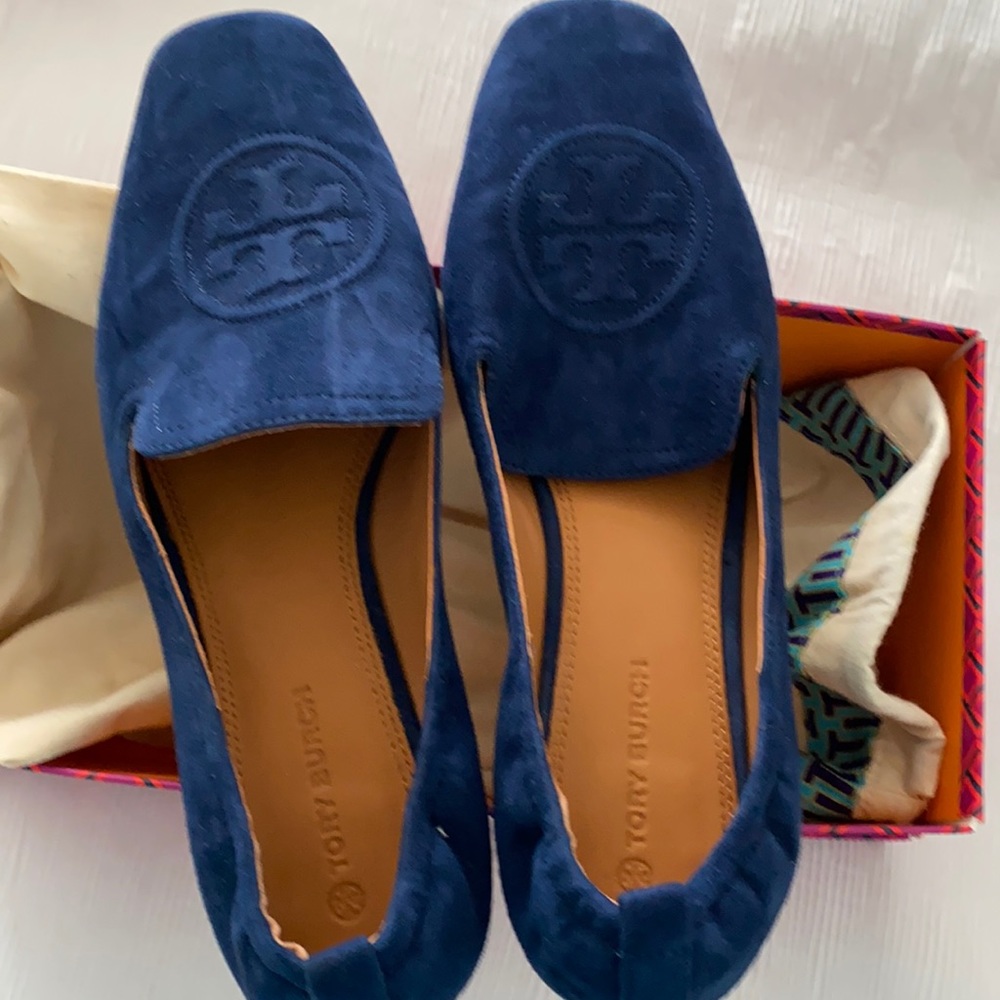 Tory Burch flats blue but not navy blue size 11
